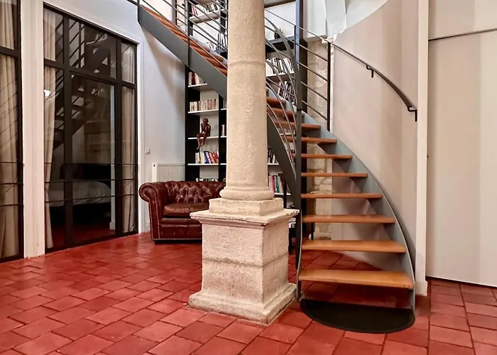 La Chapelle Du Thouin A *